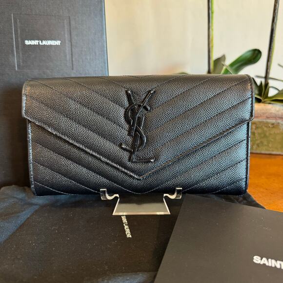 Saint Laurent Cassandre Matelassé Large Flap Wallet in Grain De Poudre Leather - Picture 2 of 12